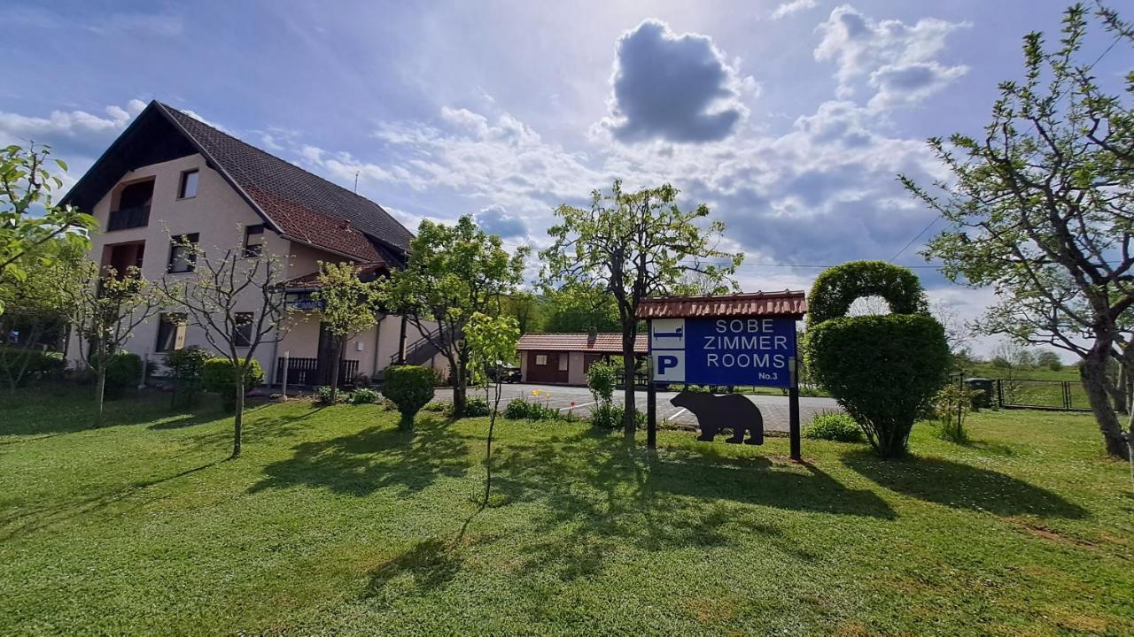Family Puskaric Hotel Szluin Kültér fotó